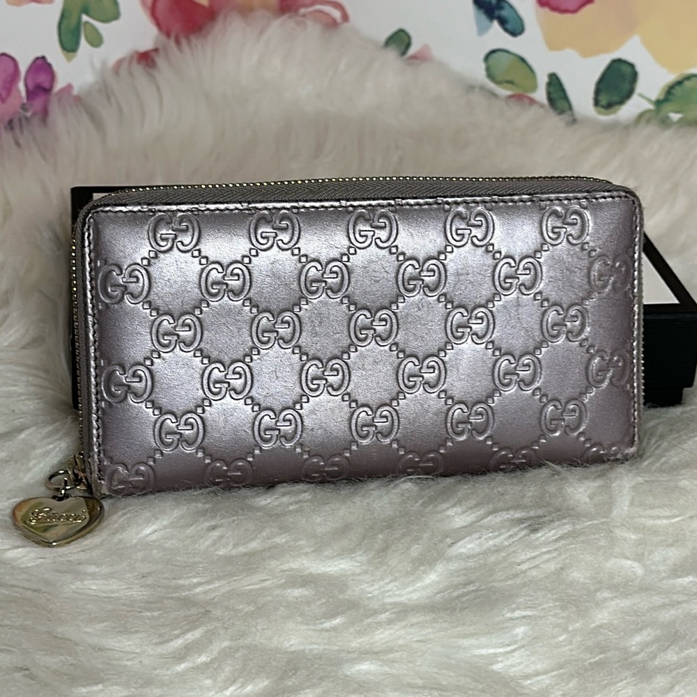 💯Authentic Gucci Zipped Around Long Wallet🍀